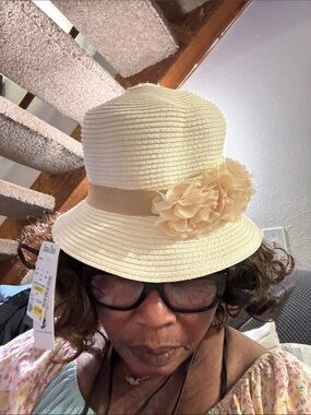 Steinmark Cream Floral Ribbon Cloche Hat